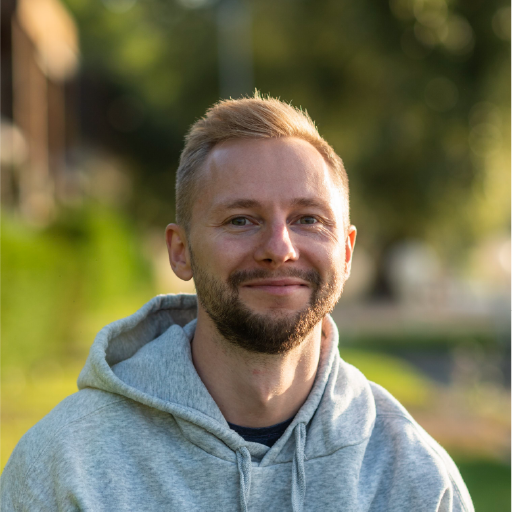 Maxime Dubois - Responsable Marketing :